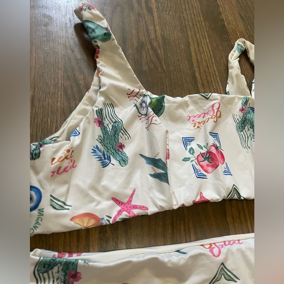 ASOS DESIGN Curve high leg high waist bikini bottom/ top in postcard print - Picture 4 of 8